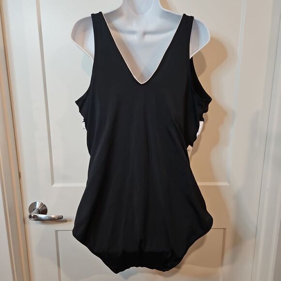 Roaman's Black and White Swimsuit Slimming Waist sz 22W - Picture 4 of 5